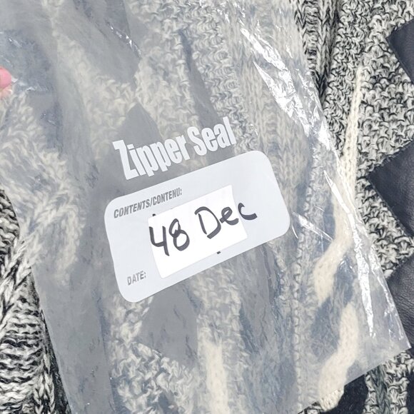 Gioni Designs Vintage Black White V-Neck Cable Knit Cardigan Grandpa Grandma 80s - Picture 12 of 12